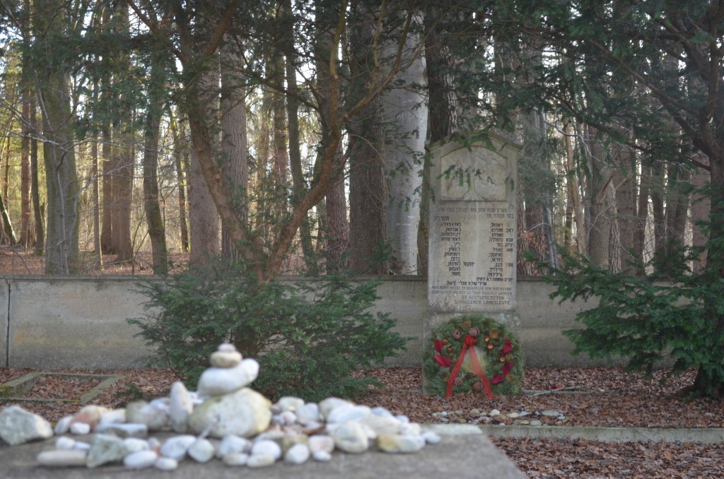 Denkmal Überlebender Häftlinge des KZ Utting an Ihre zu Tode gekommenen Mithäftlinge.