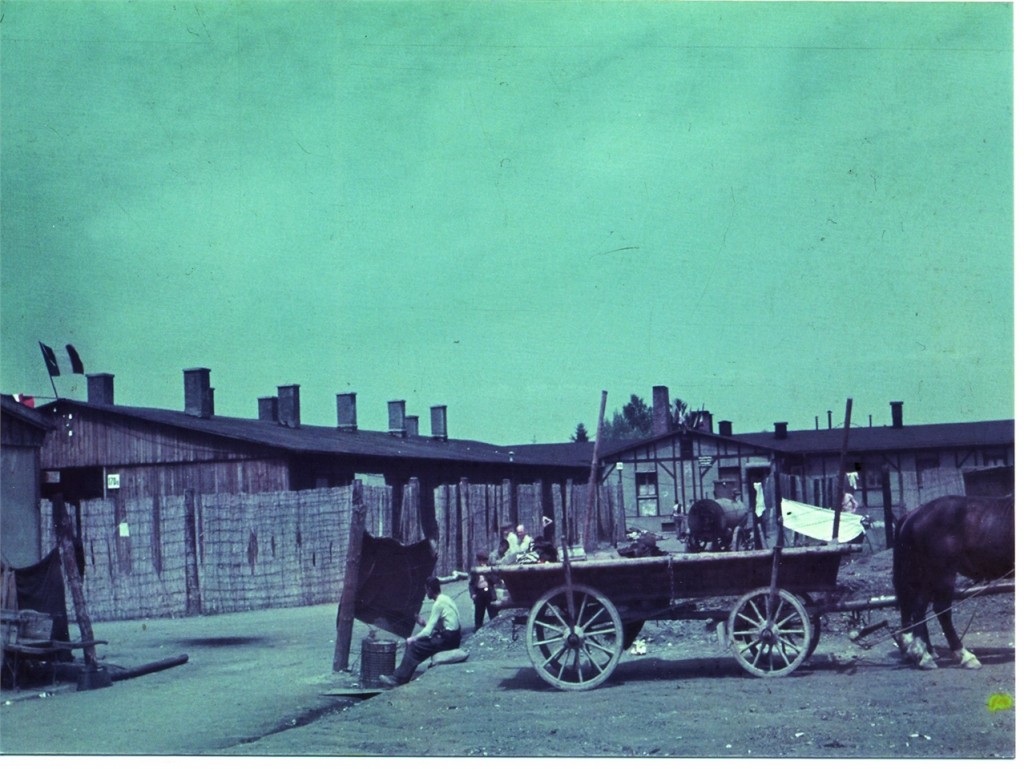 Abb. 2: Im sogenannten „Sonderbau“ war das Lagerbordell untergebracht. Durch einen Zaun trenn- te die SS das Bordell vom restlichen Lager. Foto: Privatbesitz (mit freundlicher Genehmigung des Archivs der Gedenkstätte Dachau)